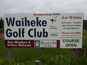 Il y a meme un golf sur l'ile ! Dédicace à Marie & Boris, si vous me lisez, le n° de tél est sur la photo...