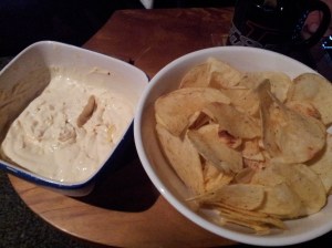 Spécialité du pays (désolé j'ai oublié le nom) à base de fromage et d'oignons. Tout le monde mange ça pendant les matchs de rugby/league !