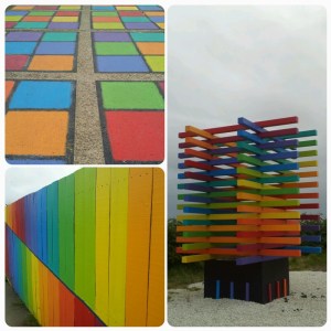 Déco multicolores sur le chemin...